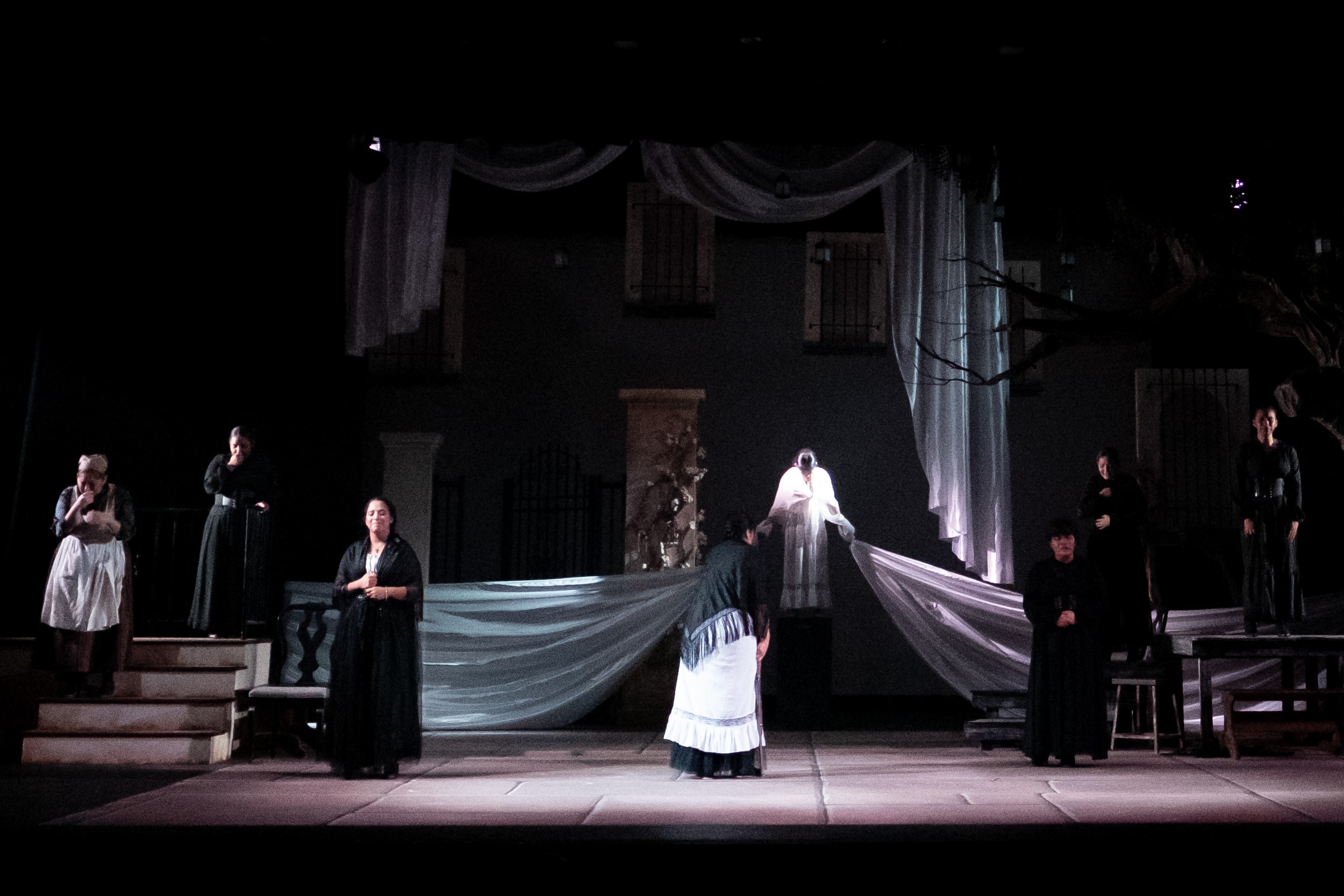 alba-scene-best.jpg Alba Cast