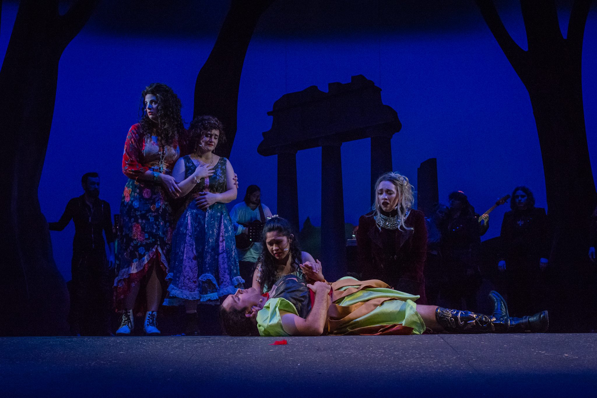 hoh-105.jpg Death scene women surrounding