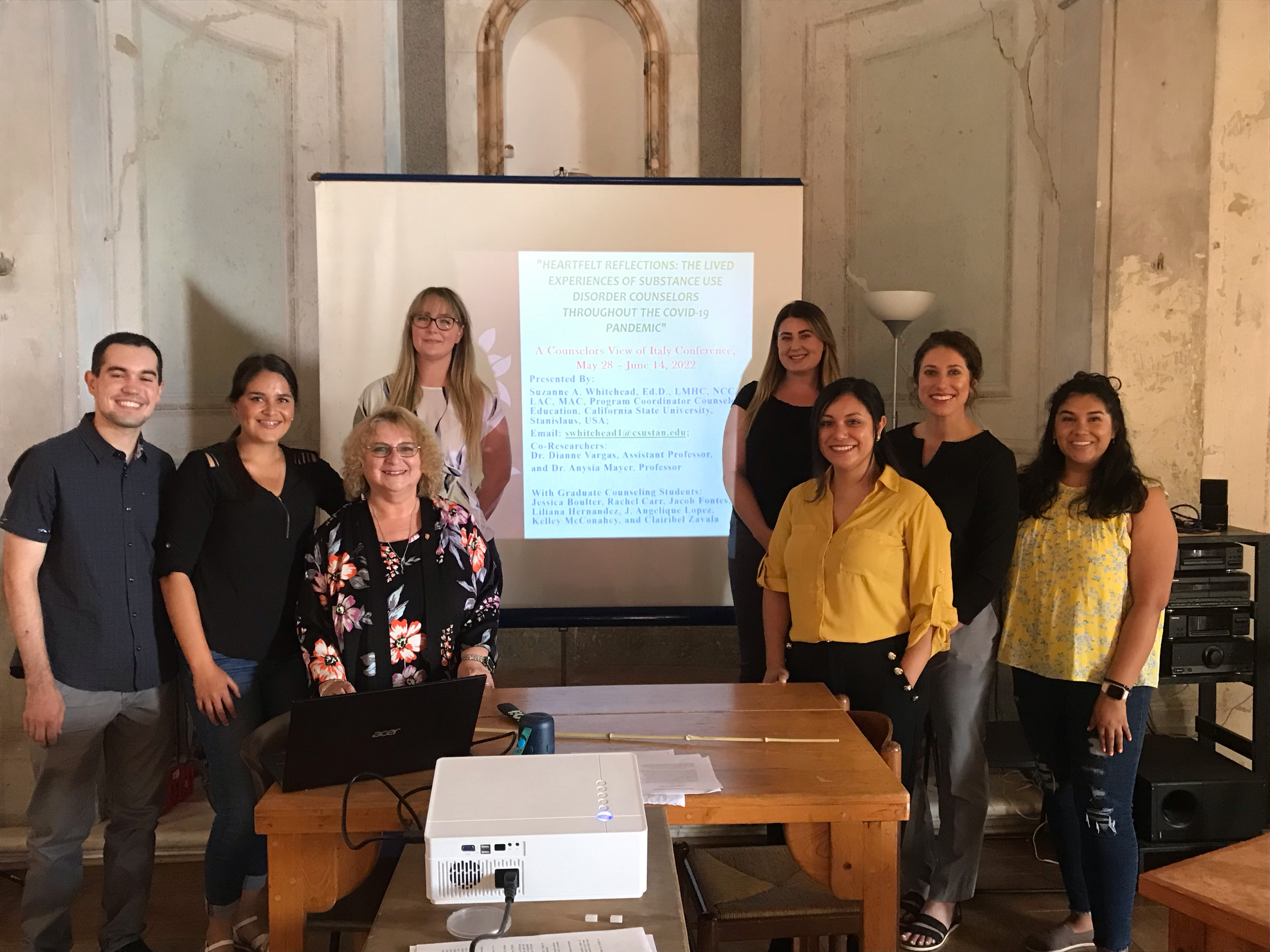 Estudiantes participando en la presentación durante su viaje a Italia