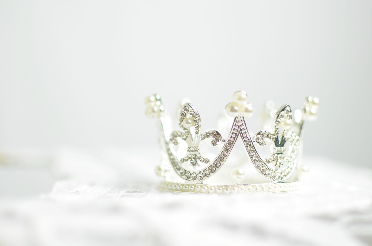 A picture of a crown