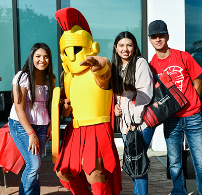 students with Titus, the mascot