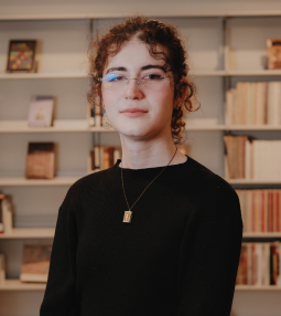 Thalia Costa, Communications Specialist and Analyst