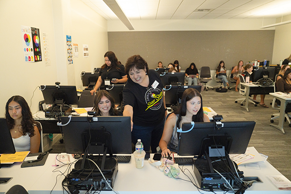 New Student Advising and Registration in computer lab