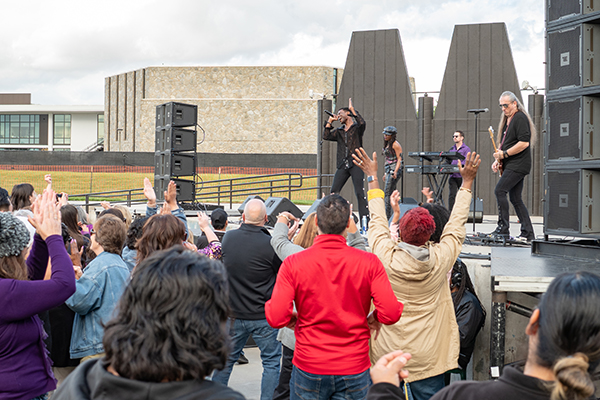 Crowd at When Doves Cry performance