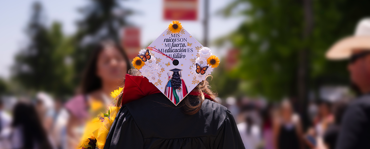 grad cap: MIS raíces SON MI fuerza, MI educación ES MI futuro