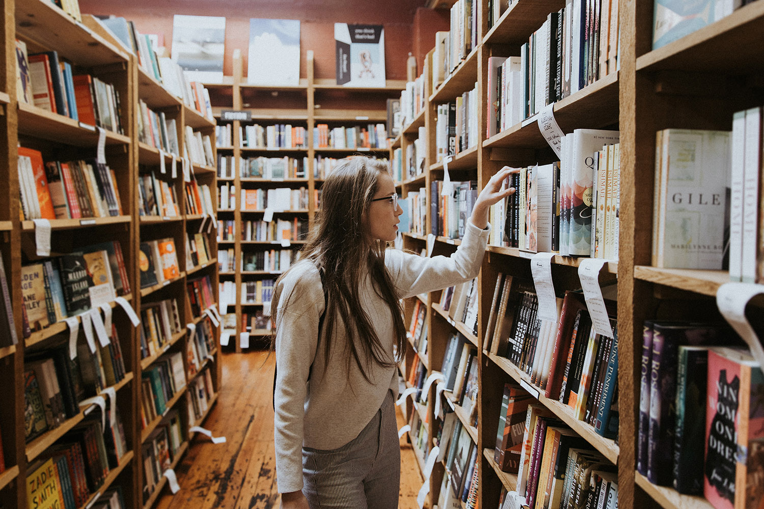 girl at the library