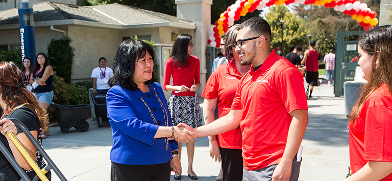 President Junn at Move-In Day event