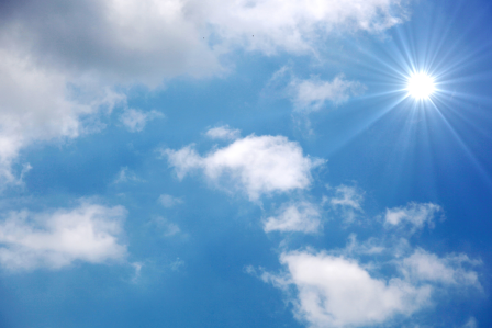 Image of the sun and clouds.