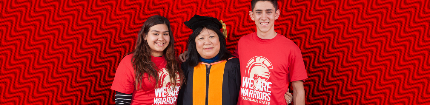 President Junn poses for a photo with two students.