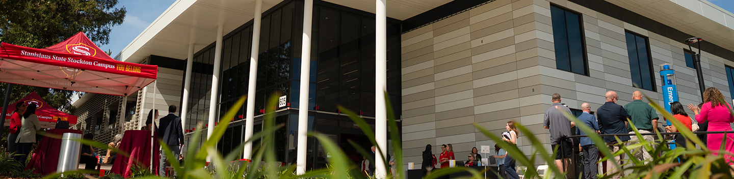 Exterior shot of Willow Hall at the Stanislaus State Stockton Campus