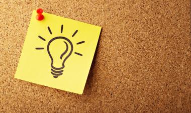 Lightbulb drawing on sticky note