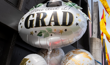 Festive balloons congratulating graduates.