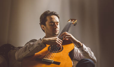 Yuri Liberzon, guitar