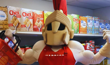 Stan State mascot, Titus at the Warrior Food Pantry.