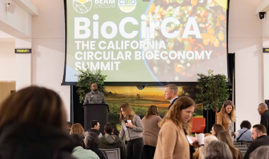 People mingling at the BEAM Circular Conference at Stan State.