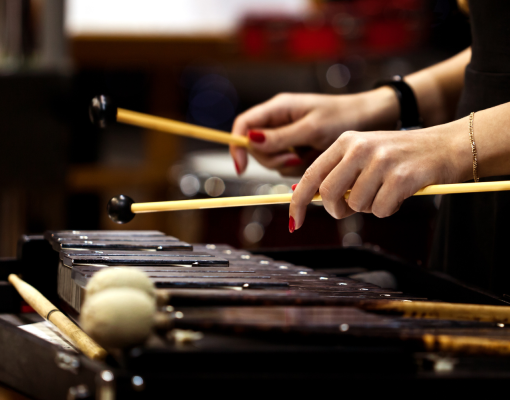 Someone playing the xylophone.